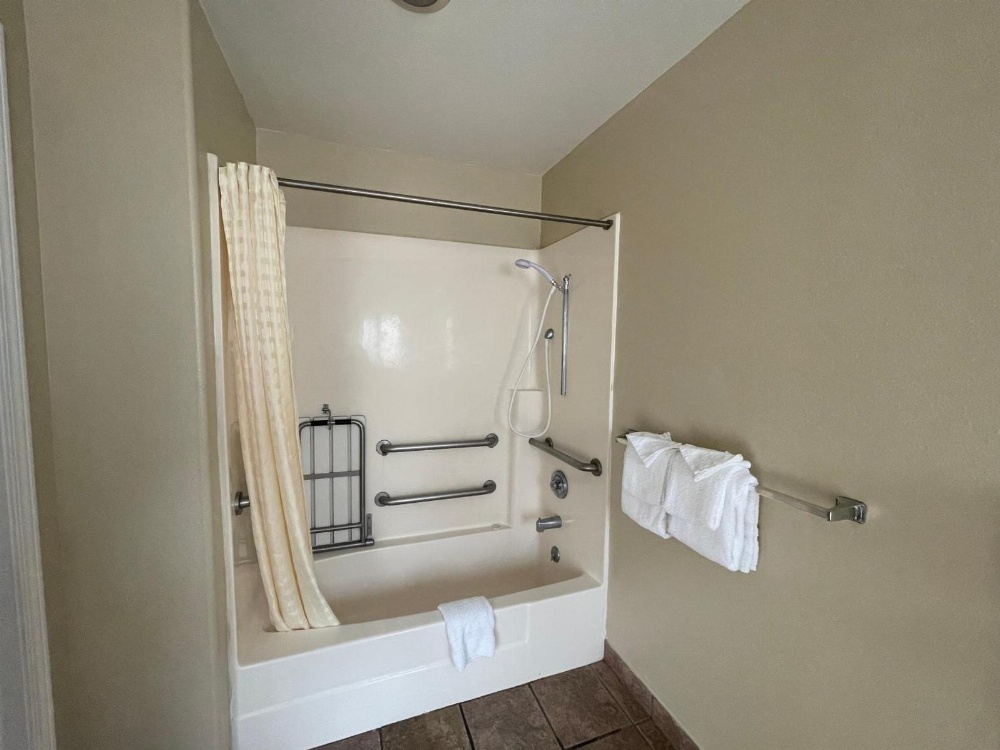 Queen Room - Disability Access